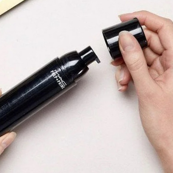 MAC Prep + Prime Natural Radiance Illuminating Primer - Picture 10 of 16